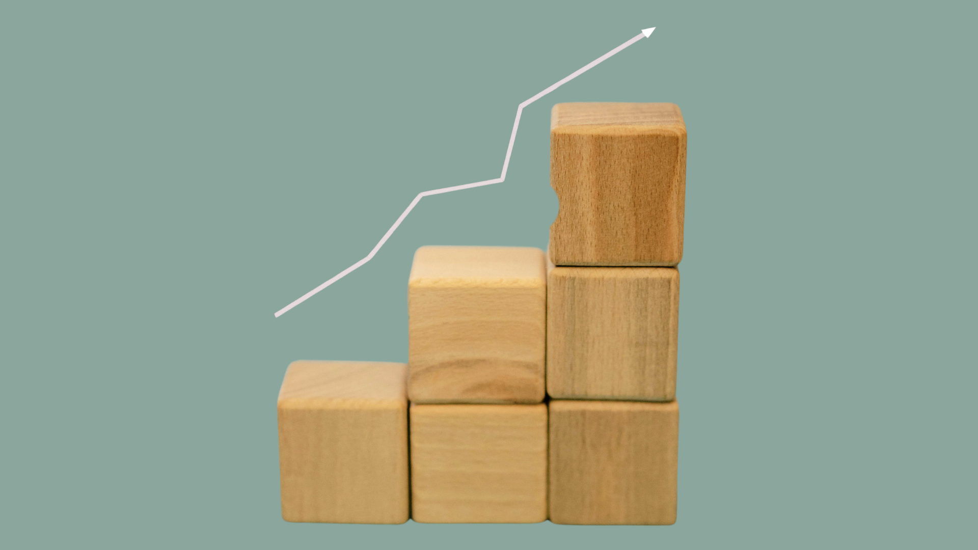Escalera realizada con cubos de madera que representan a los Rankings educativos